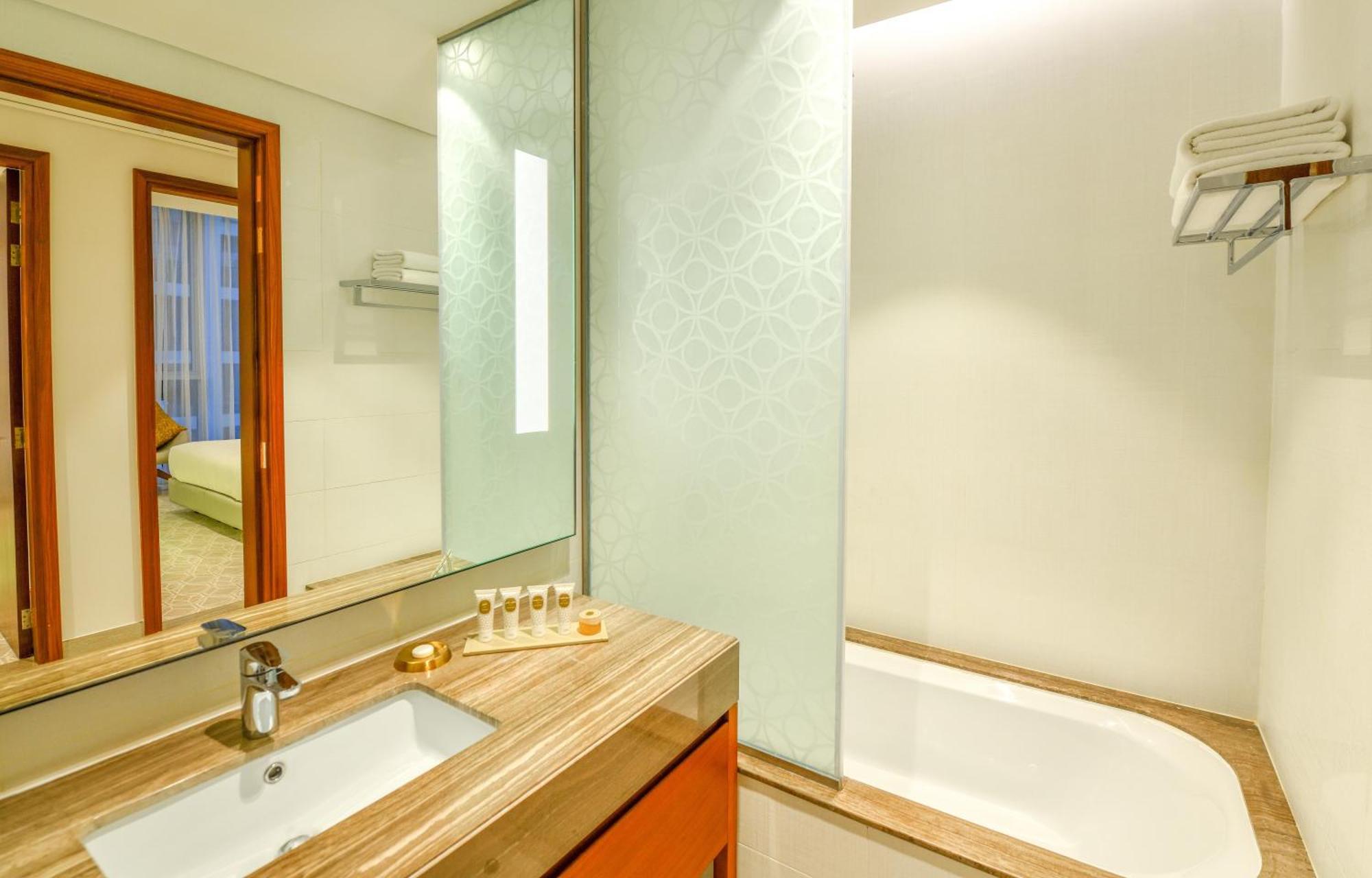 ووحدات جراند ميركيور مطار فندق 5*